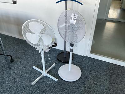 Overview picture of Standing fan (2x)